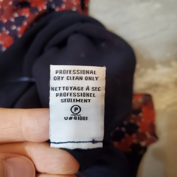 Diane Von Furstenberg 100% silk sleeveless top. Scarf. Red, navy blue. Size M. - Picture 9 of 14